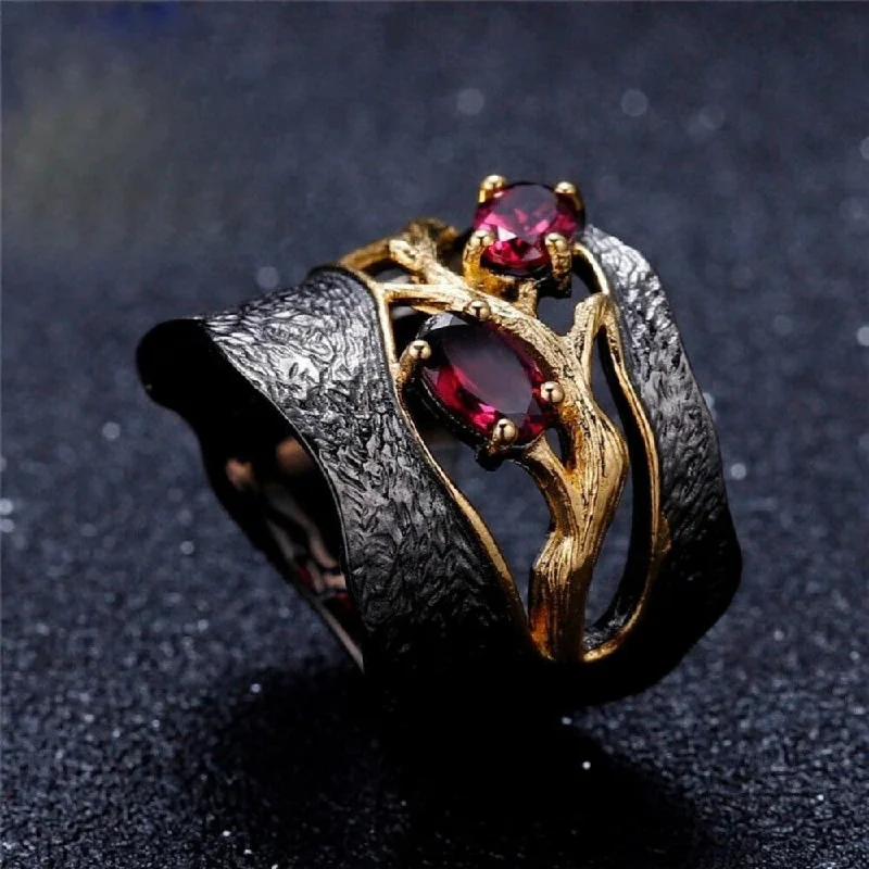 Luxury Engagement Rings-Retro Red Garnet Ring